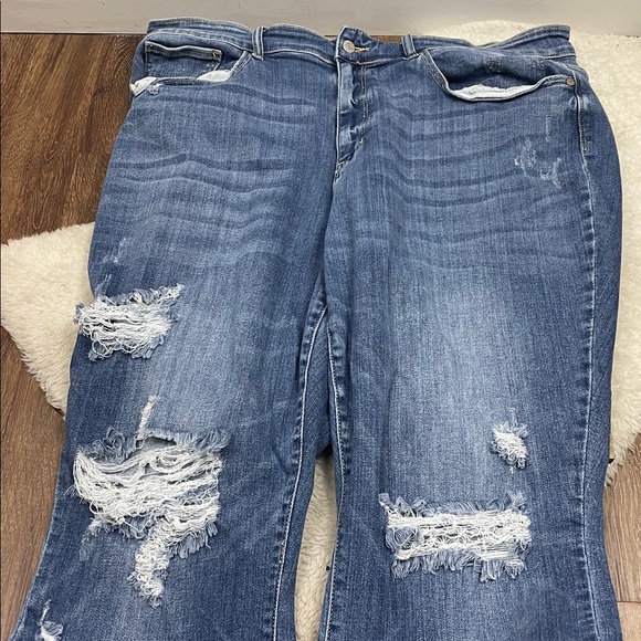 Judy Blue Relaxed Fit Distressed Jeans - Picture 3 of 5